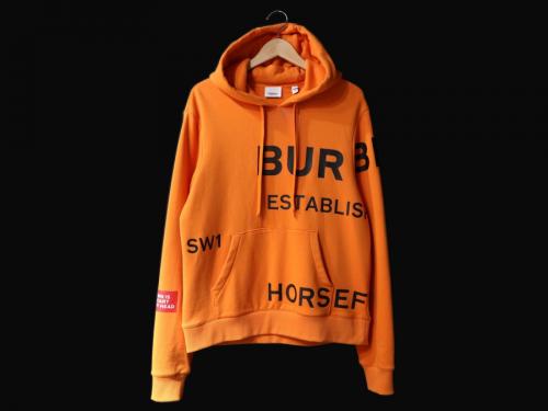 バーバリーのプルオーバーパーカー