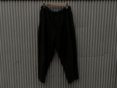 オム プリッセ イッセイ ミヤケのプリーツパンツ