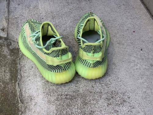 アディダス+カニエウエストのYEEZY BOOST 350V2