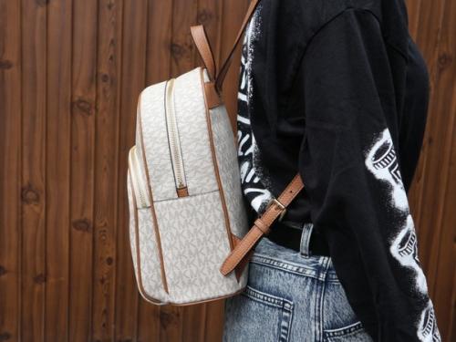 マイケルコースのミニリュック