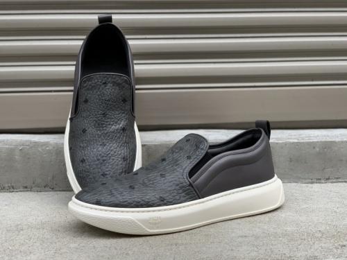 エムシーエムのスリッポン