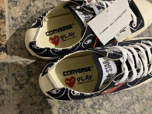 コラボスニーカー