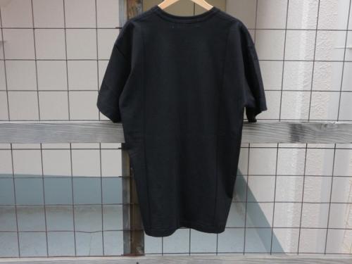 プレイコムデギャルソンのTシャツ