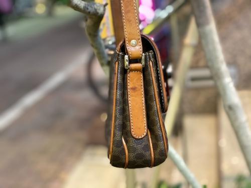 マカダムのショルダーバッグ