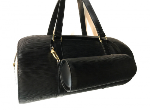 ラグジュアリーブランドのLOUIS VUITTON 　