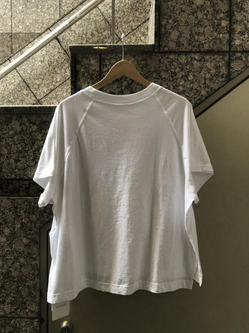 アッパーハイツのルーズラグランTシャツ