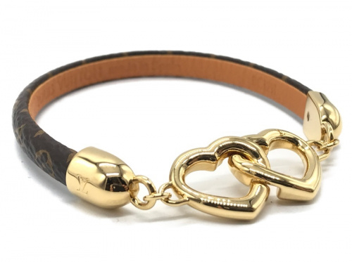 ラグジュアリーブランドのLOUIS VUITTON 　