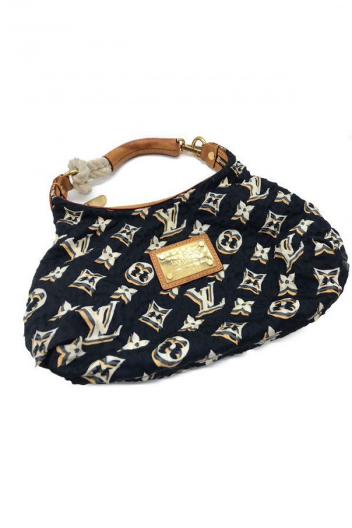 ラグジュアリーブランドのLOUIS VUITTON 　