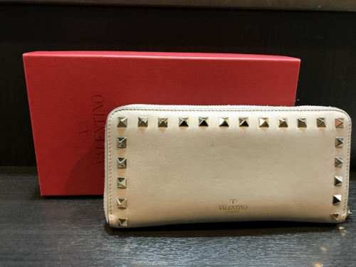 ラグジュアリーブランドのVARENTINO GARAVANI