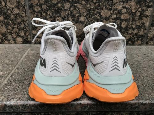 ランニングシューズのCLIFTON EDGE