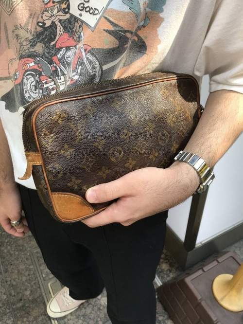 ラグジュアリーブランドのLOUIS VUITTON 　