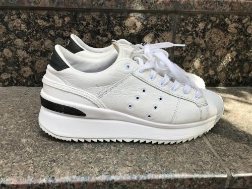 オニツカタイガーのLAWNSHIP PF