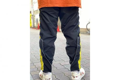 WARM UP PANTSのパンツ