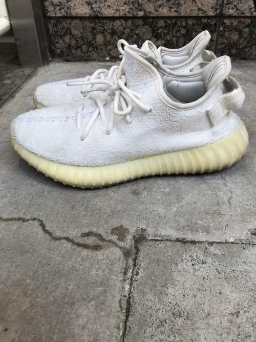 アディダスのYEEZY BOOST350V2