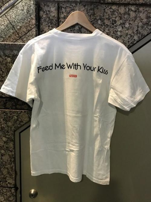 シュプリームのFeed Me With Your Kiss Tee