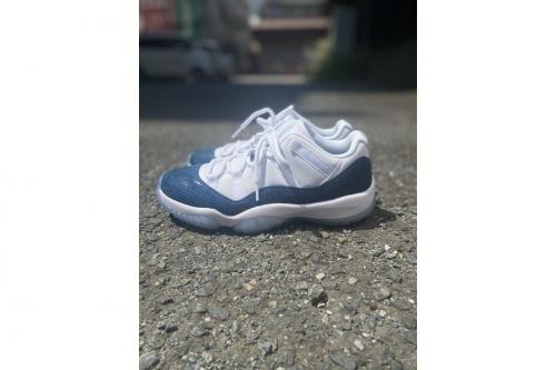 ナイキのAIR JORDAN 11 RETORO LOW LE