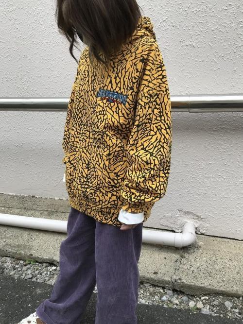 LIGHTNING HOODIEのパーカー