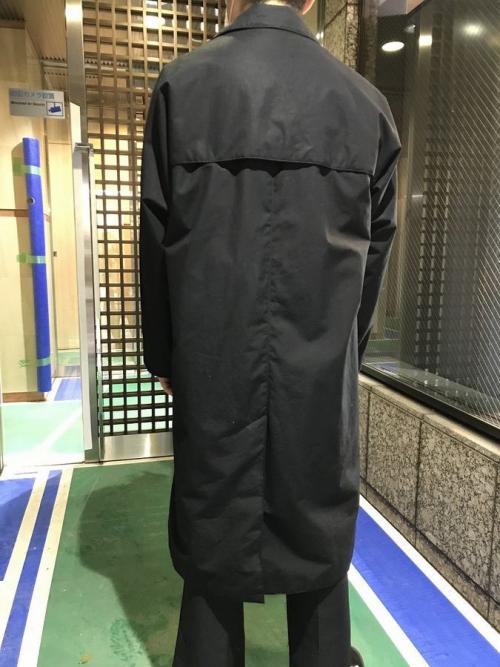 オーラリーのロングコート