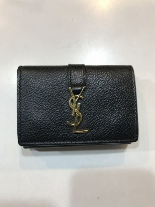 ラグジュアリーブランドのYVES SAINT LAURENT