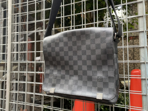 ラグジュアリーブランドのLOUIS VUITTON 　