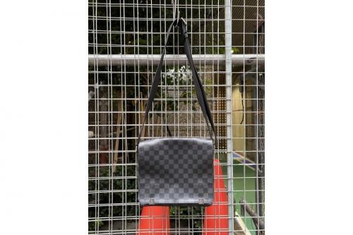 LOUIS VUITTON 　のルイ ヴィトン　