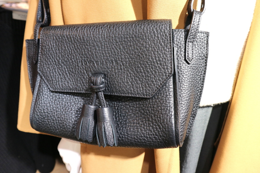 LONGCHAMP ロンシャン ペネロペ-