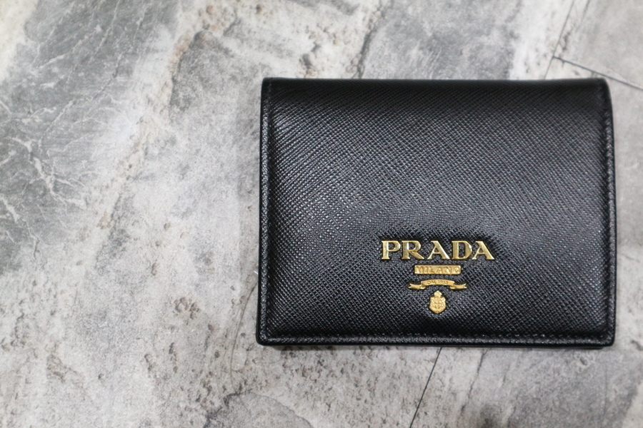 PRADA サフィアーノ 二つ折り財布