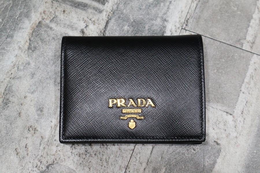 PRADA サフィアーノ　二つ折り財布