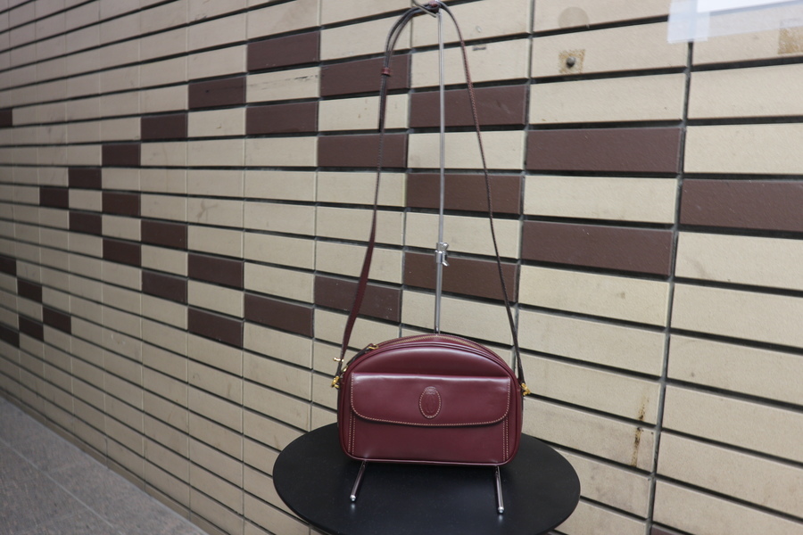 Cartier/ カルティエ】のショルダーバッグ マストラインを買取