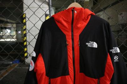 「アウトドアブランドの​THE NORTH FACE 」