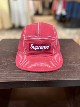 「ストリートブランドのSUPREME 」