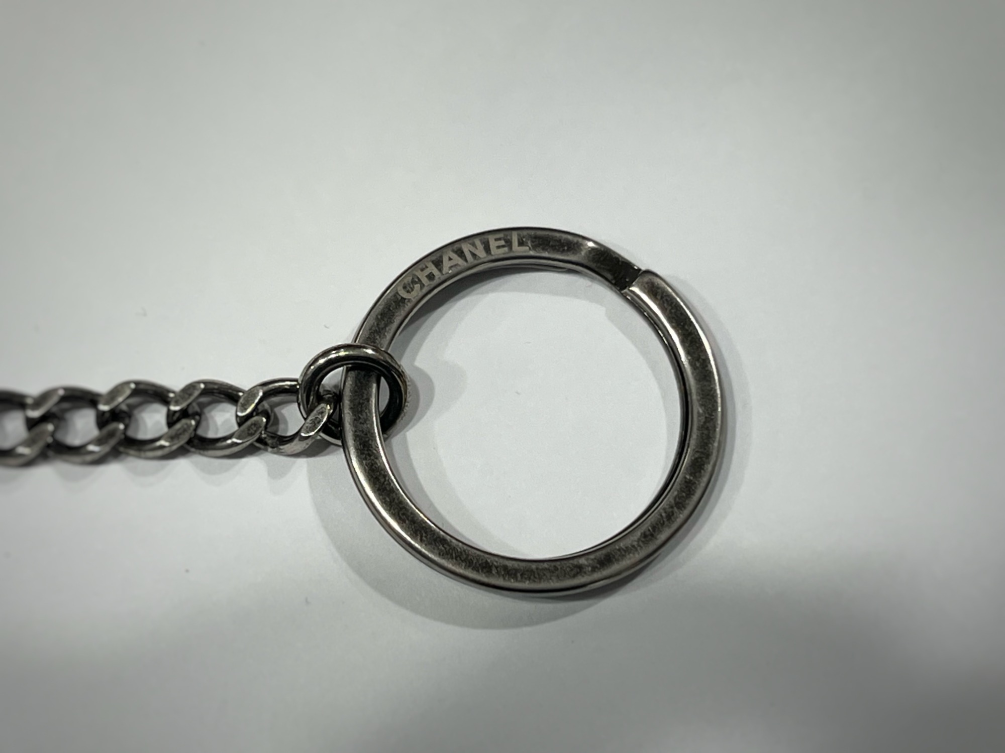 CHANEL（シャネル）】不朽の名作キャビアスキン！キーリング付コイン
