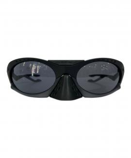 「スポーツブランドのOAKLEY 」