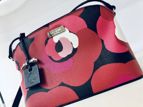 買取入荷のキャリアファッション