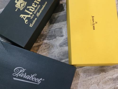 ビジネスアイテムのドレスシューズ