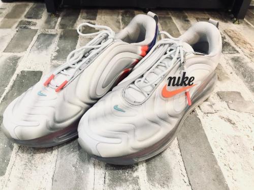 スニーカーのNIKE