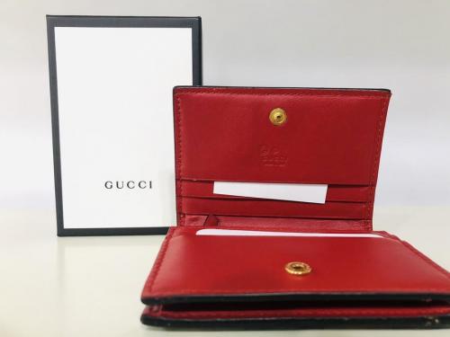 グッチの二つ折り財布