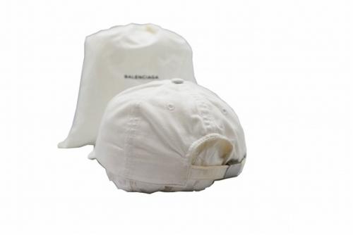 バレンシアガのキャップ