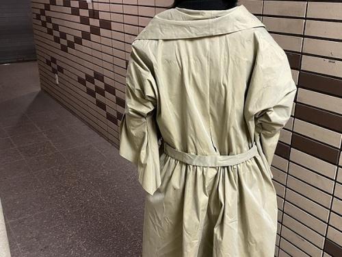 イヴサンローランのトレンチコート　