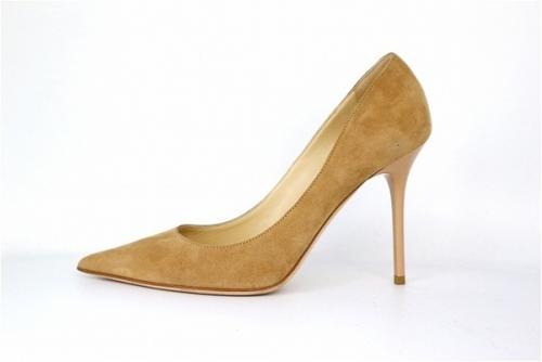 ジミーチュウのパンプス