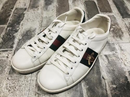 グッチのエンブロイダリーローカットスニーカー