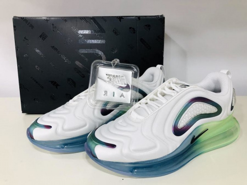 スニーカーのNIKE