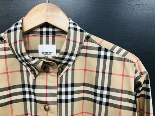 インポートブランドのBURBERRY