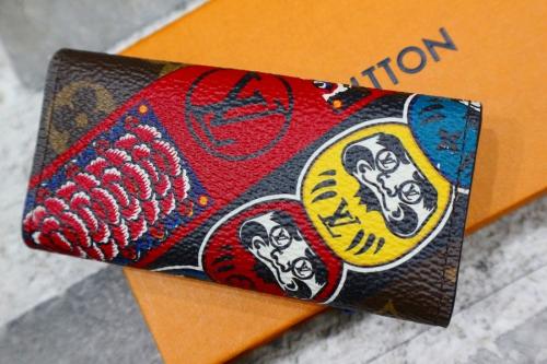 ルイ ヴィトン　の4連キーケース