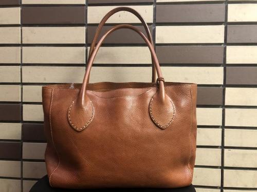 ゲンテンのポーチ付きレザートートバッグ