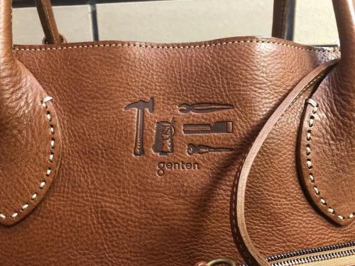 ポーチ付きレザートートバッグのレディース