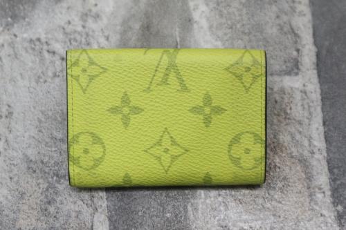 ルイ ヴィトン　のディスカバリー・コンパクト ウォレット