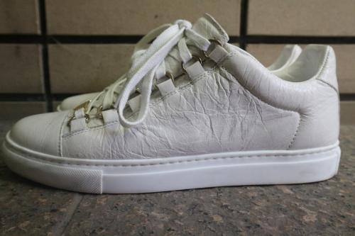 バレンシアガのARENA