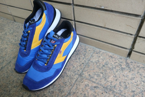 スニーカーのWALSH