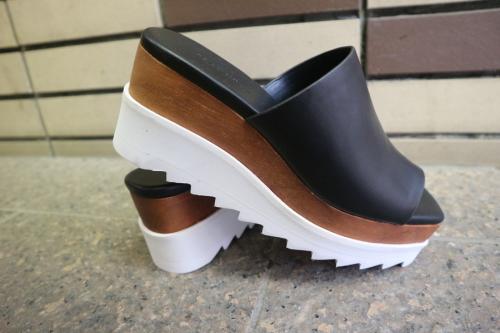 シャークソーサンダルのレディース